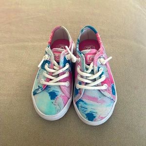 Toddler size 5M tie dye keds.